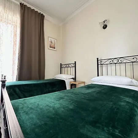 Pardis Hostel
